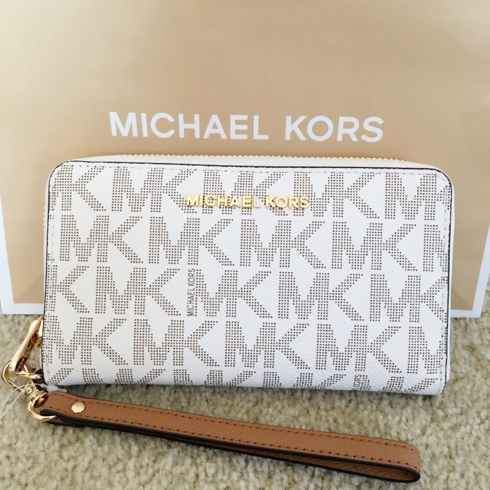 Michael Kors Ivory white multifunction wallet